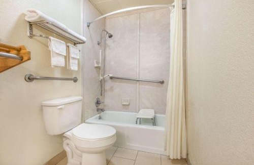 Tyler Hotel | Super 8 by Wyndham Tyler TX