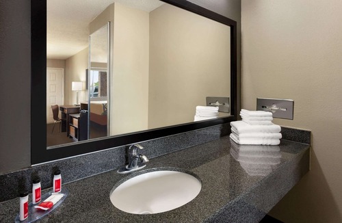 Universal City Hotel | Super 8 by Wyndham Universal City