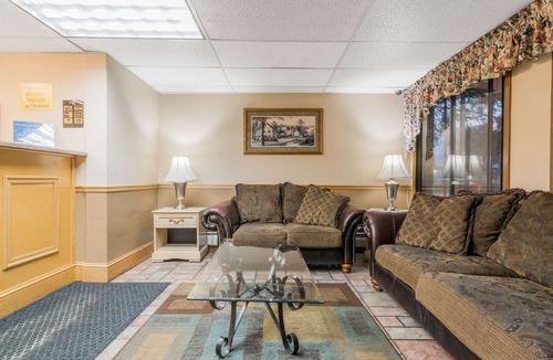 Brooklyn Center Hotel | Super 8 by Wyndham Brooklyn Center/MPLS