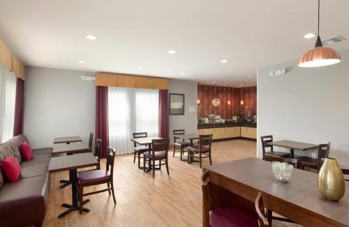 Carrizo Springs Hotel | Super 8 by Wyndham Carrizo Springs