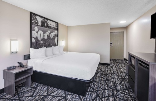 Charlottesville Hotel | Super 8 by Wyndham Charlottesville