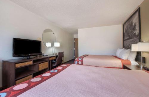 College Station Hotel | Super 8 by Wyndham College Station