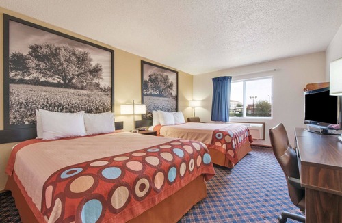 College Station Hotel | Super 8 by Wyndham College Station