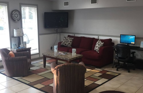 College Station Hotel | Super 8 by Wyndham College Station