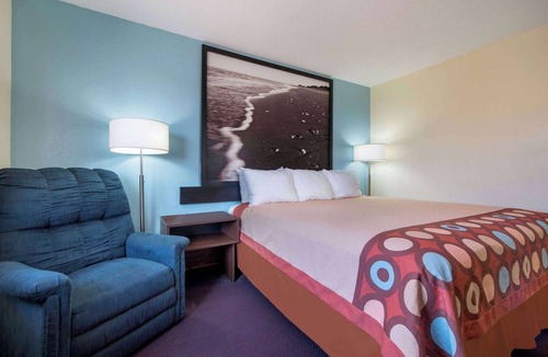College Station Hotel | Super 8 by Wyndham College Station