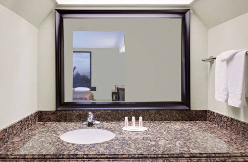 Northwest Corpus Christi Hotel | Super 8 by Wyndham Corpus Christi Northwest