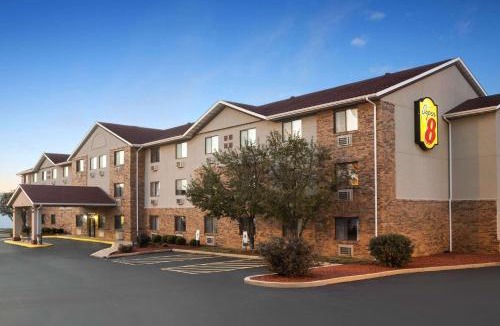 Fairview Heights Hotel | Super 8 by Wyndham Fairview Heights-St. Louis