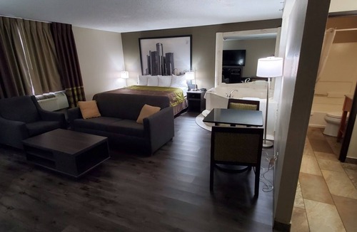 Sterling Heights Hotel | Super 8 by Wyndham Sterling Heights/Detroit Area