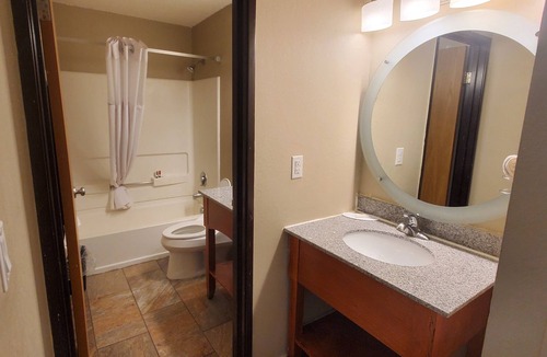 Sterling Heights Hotel | Super 8 by Wyndham Sterling Heights/Detroit Area