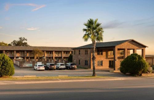 Universal City Hotel | Super 8 by Wyndham Universal City
