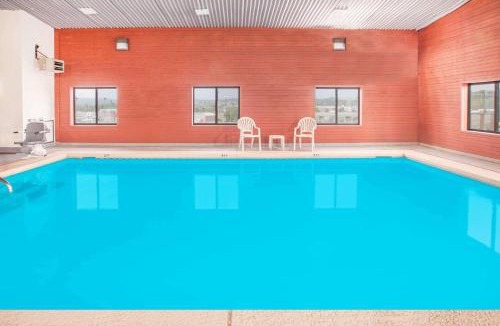 Van Buren Hotel | Super 8 by Wyndham Van Buren/Ft. Smith Area