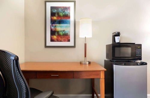 West Greenwich Hotel | Super 8 by Wyndham West Greenwich/Providence