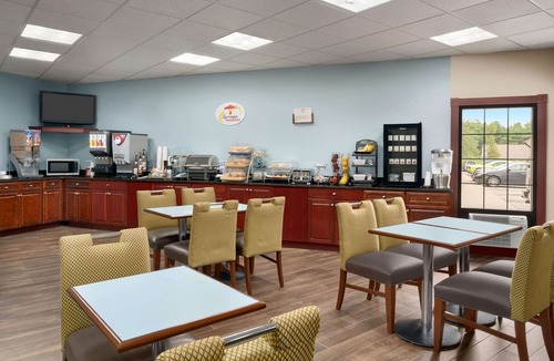 West Greenwich Hotel | Super 8 by Wyndham West Greenwich/Providence