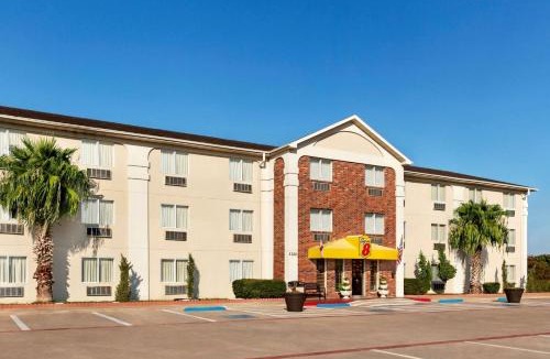 Waco Hotel | Super 8 by Wyndham Waco University Area