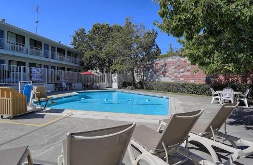 Walnut Creek Hotel | Super 8 by Wyndham Walnut Creek