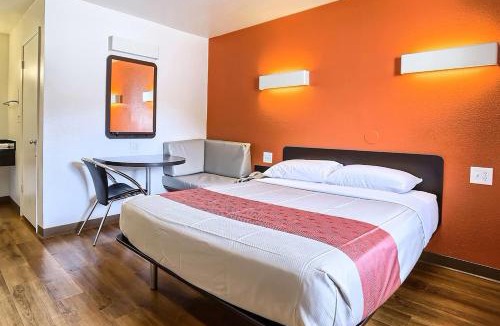 Walnut Creek Hotel | Super 8 by Wyndham Walnut Creek