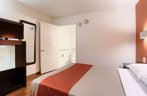 Walnut Creek Hotel | Super 8 by Wyndham Walnut Creek