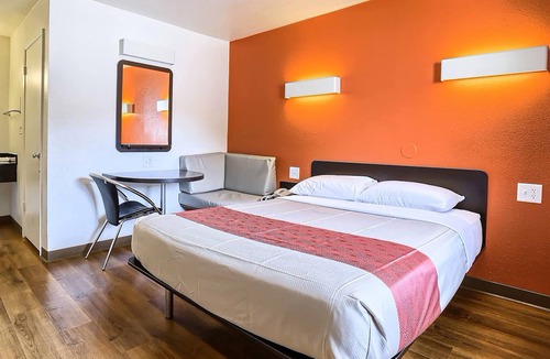 Walnut Creek Hotel | Super 8 by Wyndham Walnut Creek