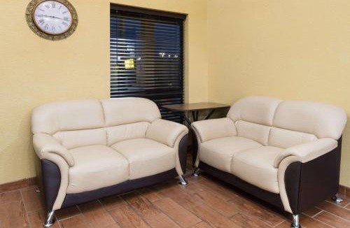 Warrensburg Hotel | Super 8 by Wyndham Warrensburg