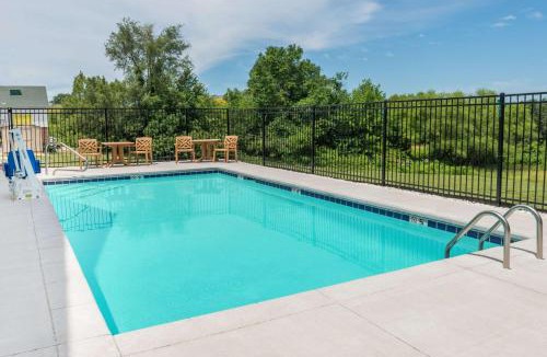 Warrensburg Hotel | Super 8 by Wyndham Warrensburg