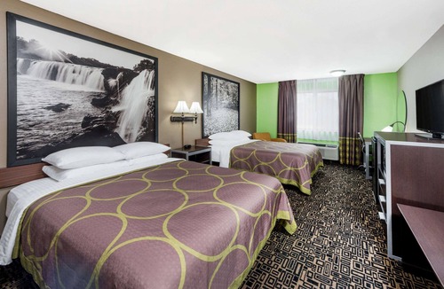 Warrensburg Hotel | Super 8 by Wyndham Warrensburg