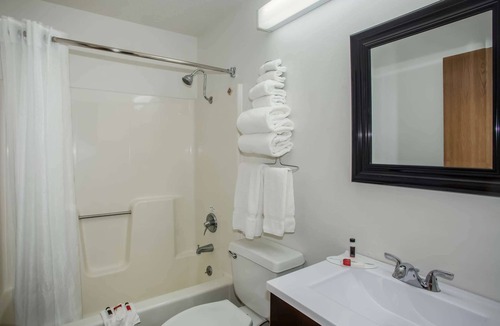 Washington Hotel | Super 8 by Wyndham Washington