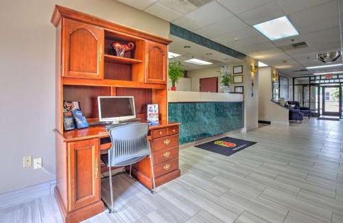 Waterloo Hotel | Super 8 by Wyndham Waterloo