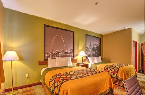 Waterloo Hotel | Super 8 by Wyndham Waterloo