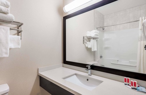 Watrous Hotel | Super 8 by Wyndham Watrous