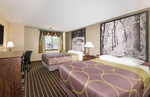 Webster City Hotel | Super 8 by Wyndham Webster City IA