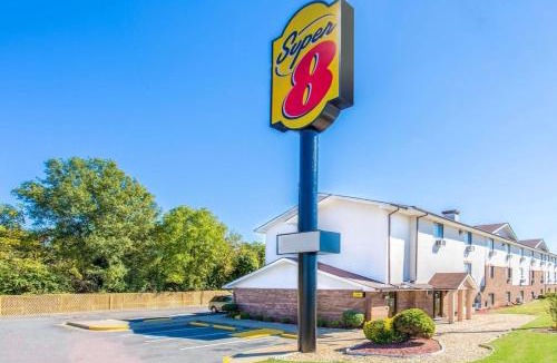 Dumbarton Hotel | Super 8 by Wyndham West Broad St Richmond