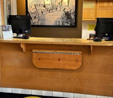 West Branch Hotel | Super 8 by Wyndham West Branch