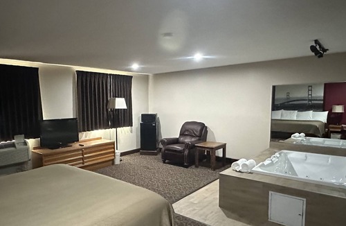 West Branch Hotel | Super 8 by Wyndham West Branch