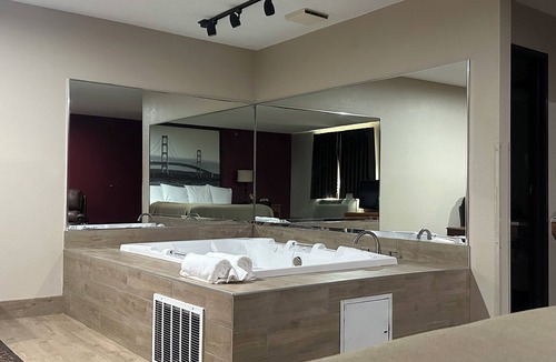 West Branch Hotel | Super 8 by Wyndham West Branch