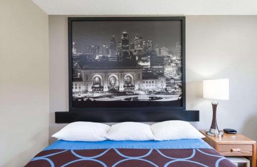 West Plains Hotel | Super 8 by Wyndham West Plains