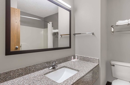 West Plains Hotel | Super 8 by Wyndham West Plains