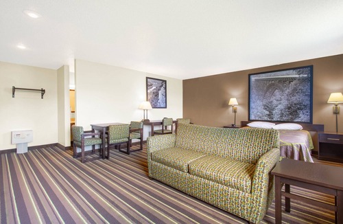 Weston Hotel | Super 8 by Wyndham Weston WV