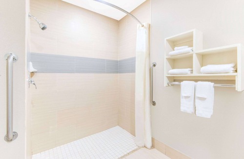 Wichita Hotel | Super 8 by Wyndham Wichita South