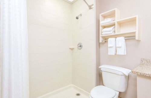 Wichita Hotel | Super 8 by Wyndham Wichita South