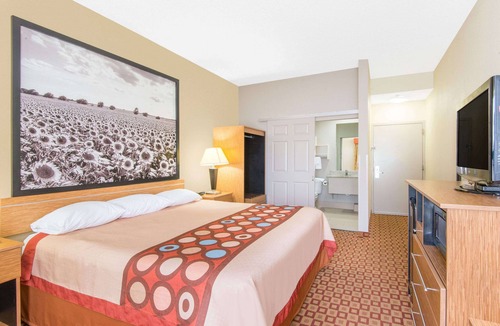 Wichita Hotel | Super 8 by Wyndham Wichita South