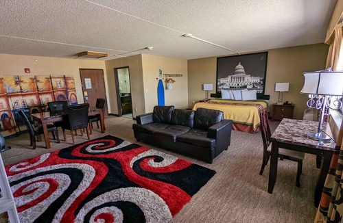 Greenwich Hotel | Super 8 by Wyndham Wichita North