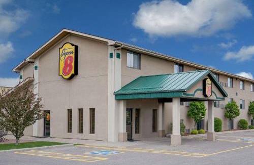 Willmar Hotel | Super 8 by Wyndham Willmar