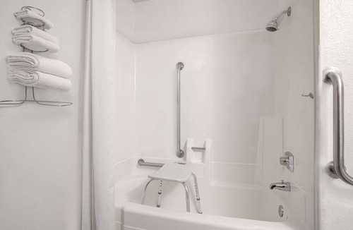 Willmar Hotel | Super 8 by Wyndham Willmar