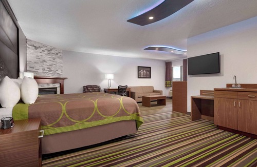 Windsor Hotel | Super 8 by Wyndham Windsor/Dougall