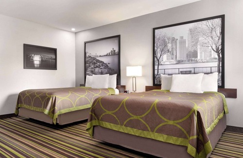 Windsor Hotel | Super 8 by Wyndham Windsor/Dougall