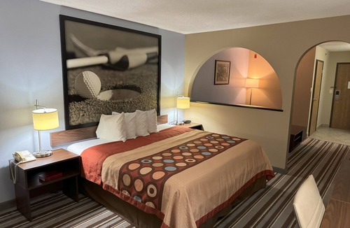 Winfield Hotel | Super 8 by Wyndham Winfield/Quail Ridge Area