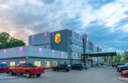 Winnipeg Hotel | Super 8 by Wyndham Winnipeg East MB