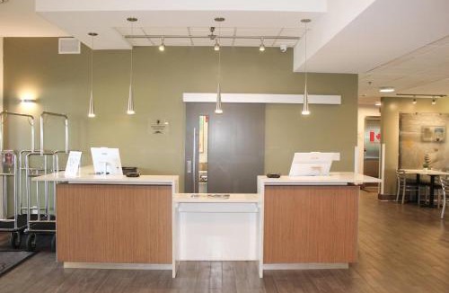 Winnipeg Hotel | Super 8 by Wyndham Winnipeg East MB
