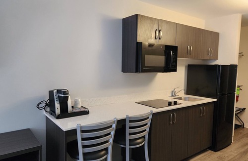 Winnipeg Hotel | Super 8 by Wyndham Winnipeg East MB