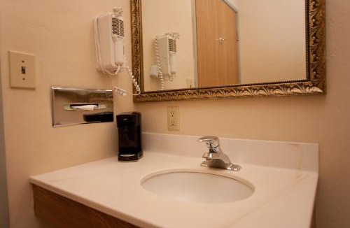 Woodburn Hotel | Super 8 by Wyndham Woodburn